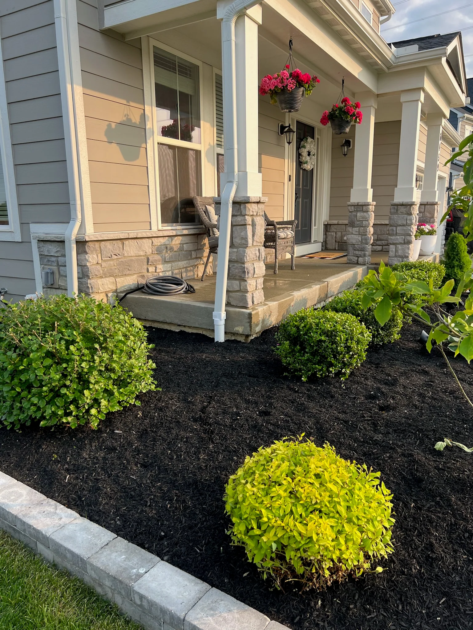 (1940) - Absolute Black Fine Bulk Mulch - 1 cubic yard - Image 4