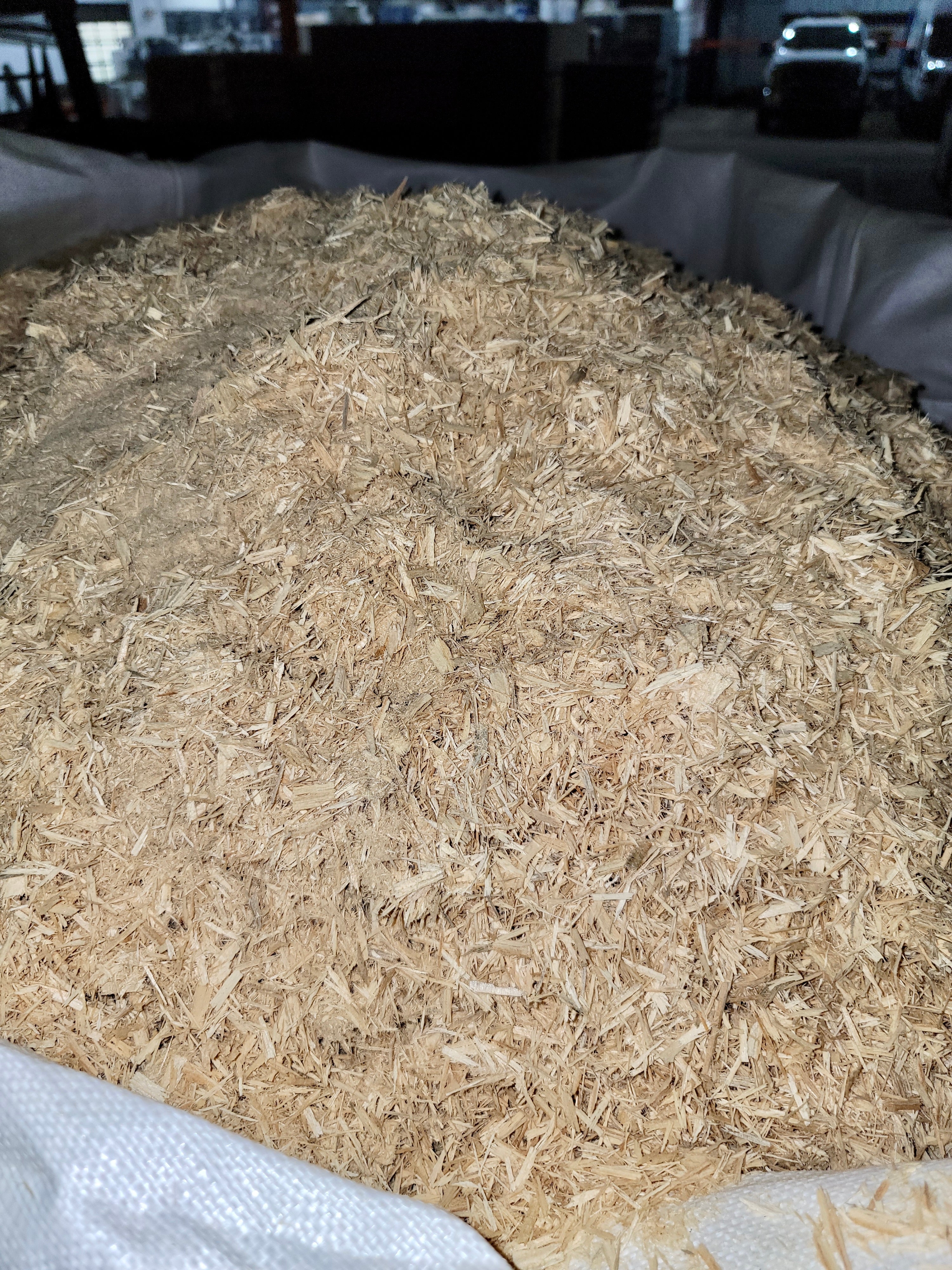 (662) Kiln Dried Pine Shavings 70cf Super Sack - Image 2